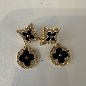 Chic Black and Gold Clover Earrings